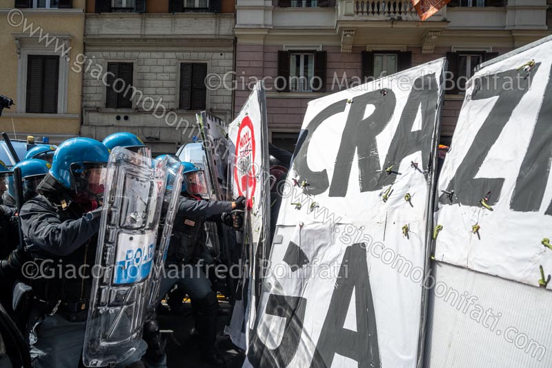 Manifestazione e scontri contro la conversione in legge del Decreto Legge Sicurezza